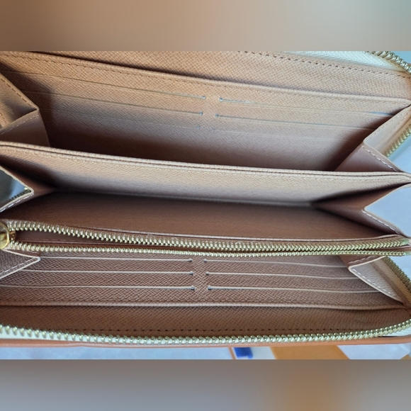 Louis Vuitton Zippy Wallet M81476 – Fall for You Collection Beige - Picture 5 of 11